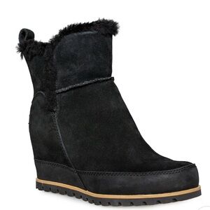 NWOT UGG Black Suede Wedge Boots Never Worn